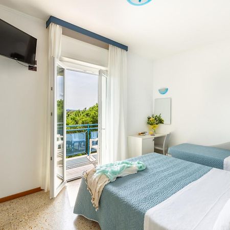 Hotel Capitol Misano Adriatico Esterno foto
