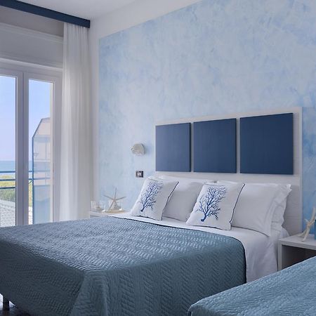 Hotel Capitol Misano Adriatico Esterno foto