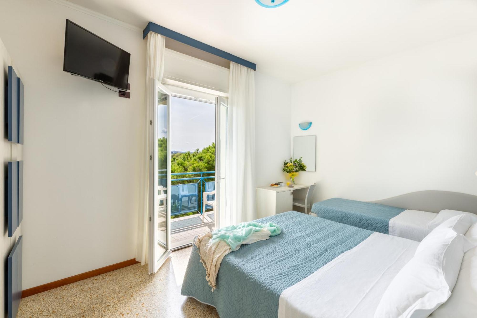 Hotel Capitol Misano Adriatico Esterno foto