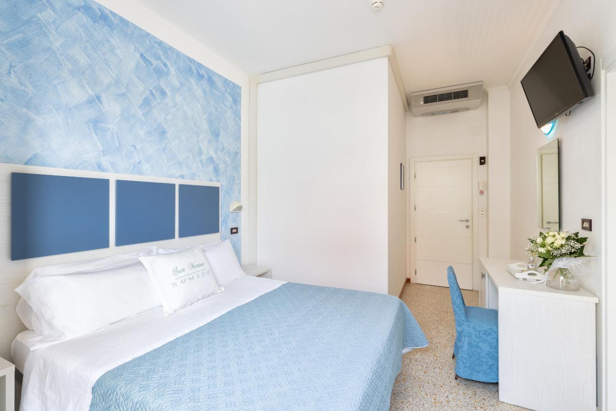 Hotel Capitol Misano Adriatico Esterno foto