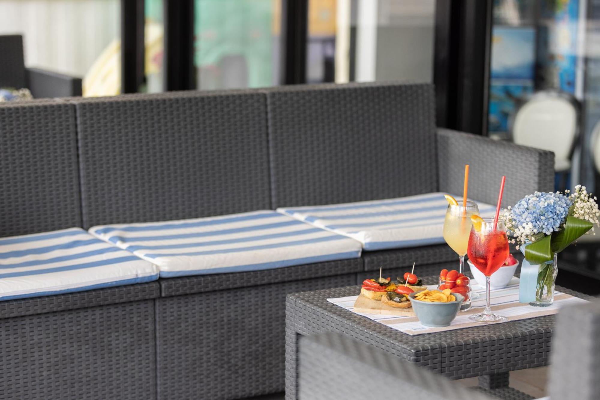 Hotel Capitol Misano Adriatico Esterno foto